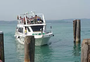 Motorboote auf Boot Gardasee